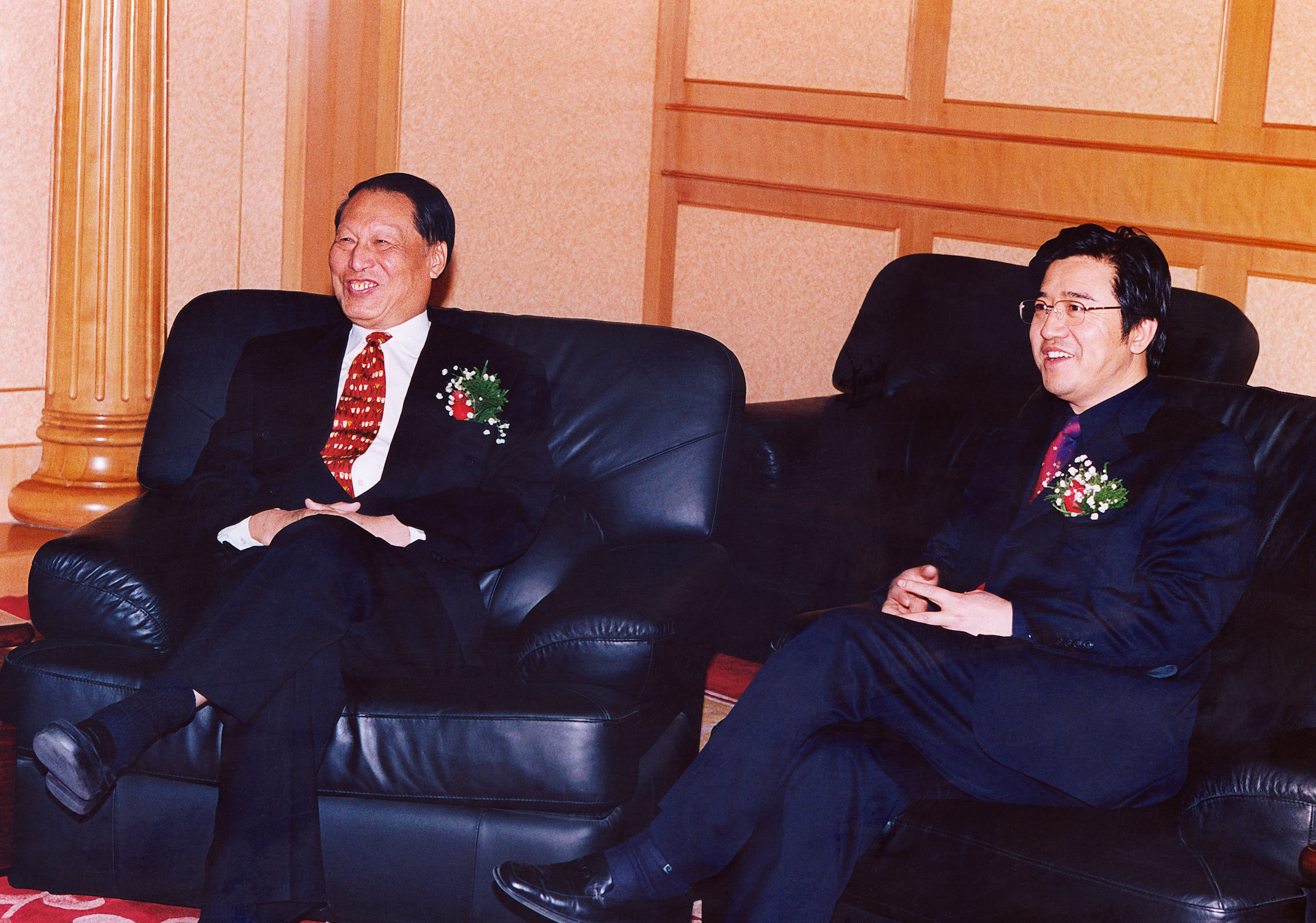 2002年10月25日，全国人大常委会副委员长成思危莅临北航考察